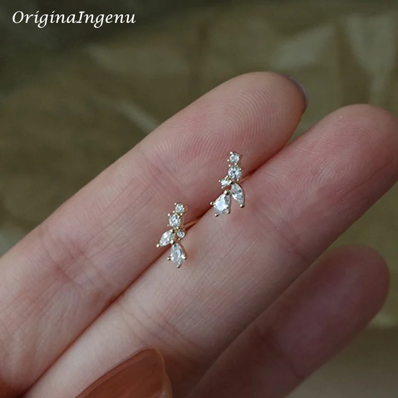

Женские серьги-гвоздики из твердого золота 9 к с фианитами