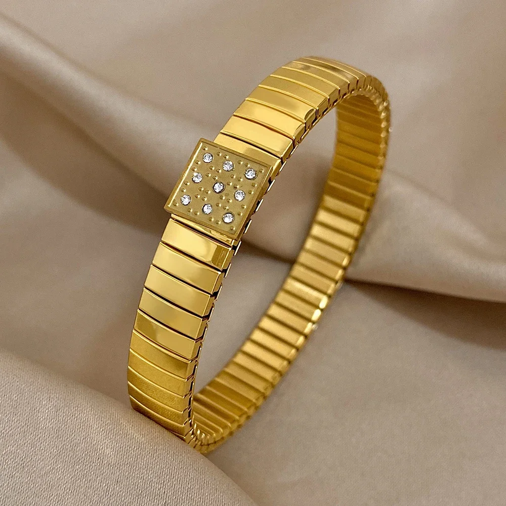 18k Gold Plated Waterproof Stainless Steel Heart & Flower Bangle Bracelet