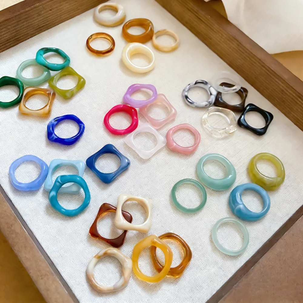 20/30/50/Teile/los Trendy Bunte Geometrische Unregelmäßige Acryl Harz Ringe Für Frauen Charme Schmuck Zubehör Mix Stil zufällig