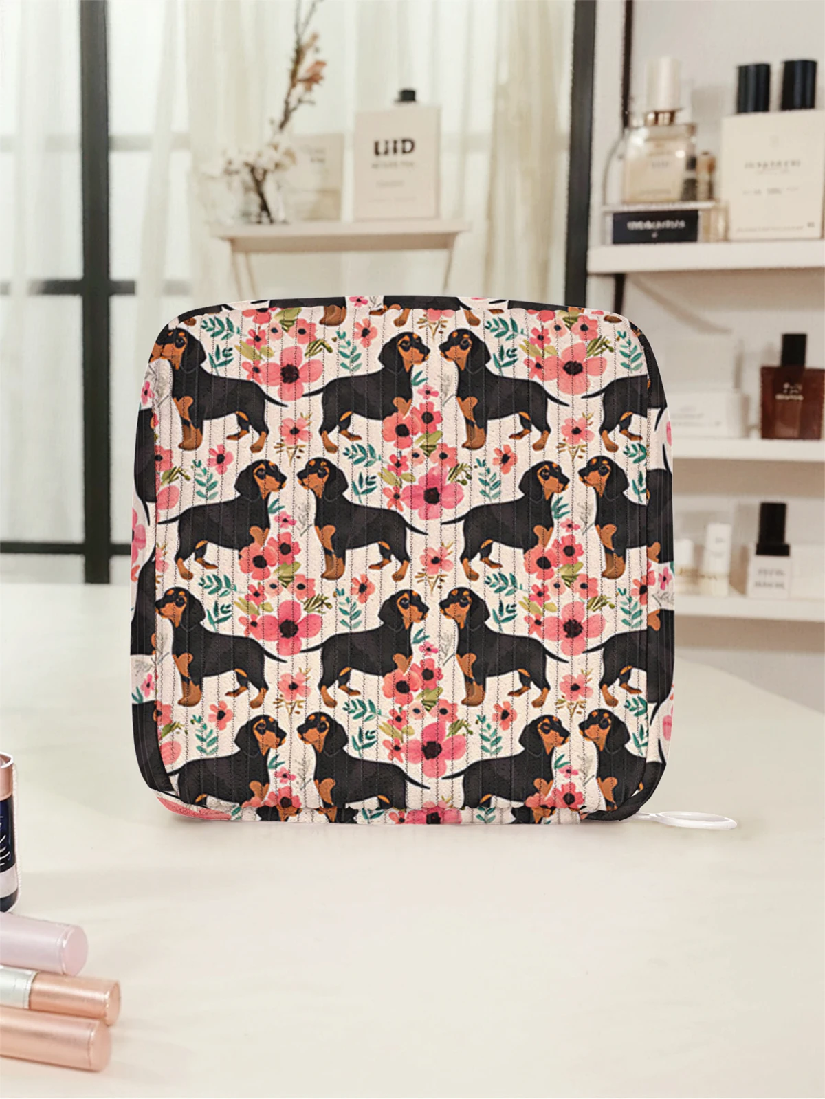 Cartoon dog and flower pattern printed sanitary napkin storage bag, women's lightweight tissue bag, sanitary tissue bag