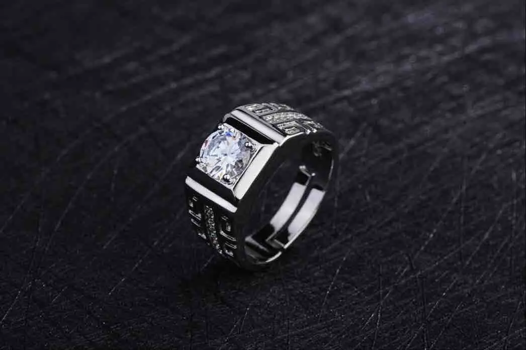 Fascino Anelli in argento sterling 925 per uomo Cristallo brillante Dimensioni regolabili Regali di moda Fidanzamento Matrimonio Gioielli di alta qualità