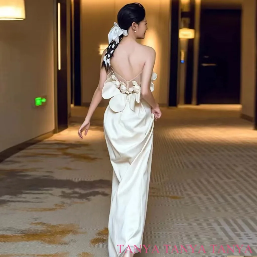 

Elegant Wedding Dresses Simple Strapless Facncy Backless Decorated With Charming 3D Handmade Flowers Bridal Gown SWD0970