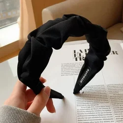 Chic Floral Headband - Stylish Wide Hair Accessory (Black)