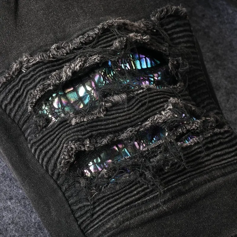 Рисунок 4 - Модные трендовые состаренные джинсы для мужчин 2024