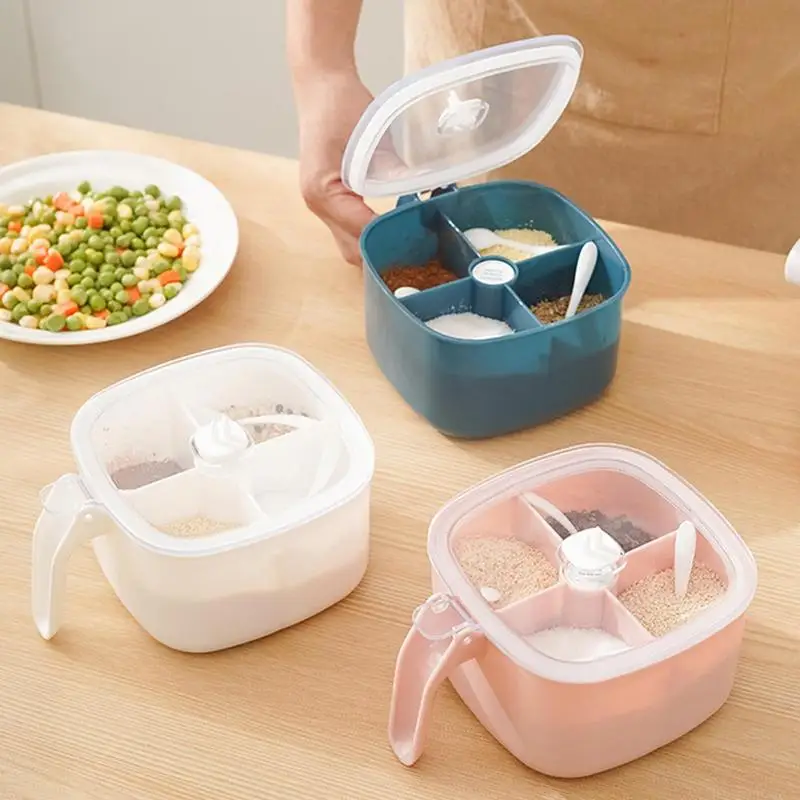 

Seasoning Box 4 Cell Clear Condiment Spice Container Countertop Seasoning Box Cover Spoon Multi Compartment Salt Pepper Jars