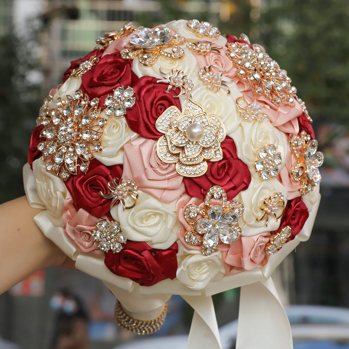 

Exquisite Luxury Bride Wedding Diamond Bouquet Romantic Silk Rose Bridesmaids Holding Bouquet Marriage Accessories Gift For Wife