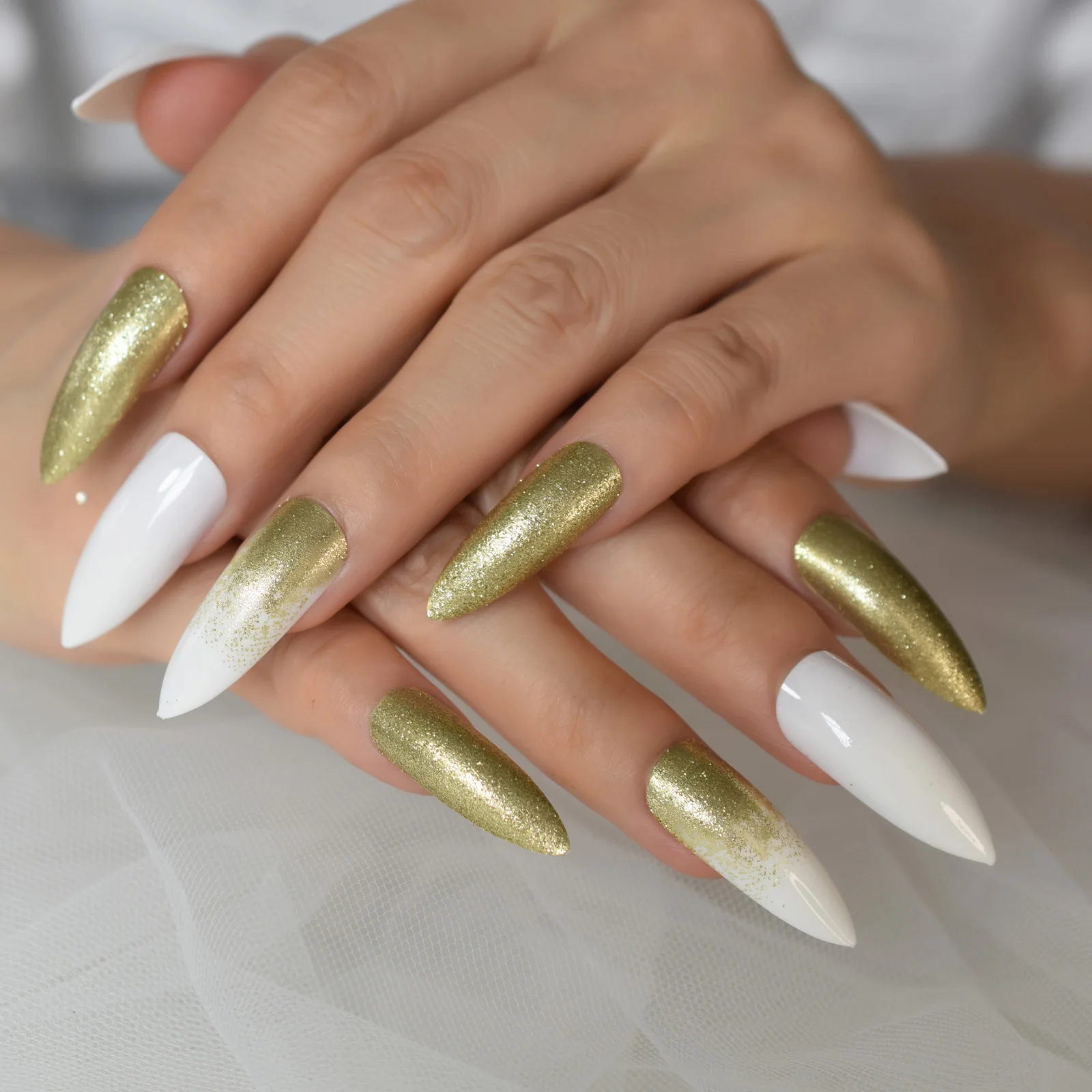 stiletto-nails-white-and-gold