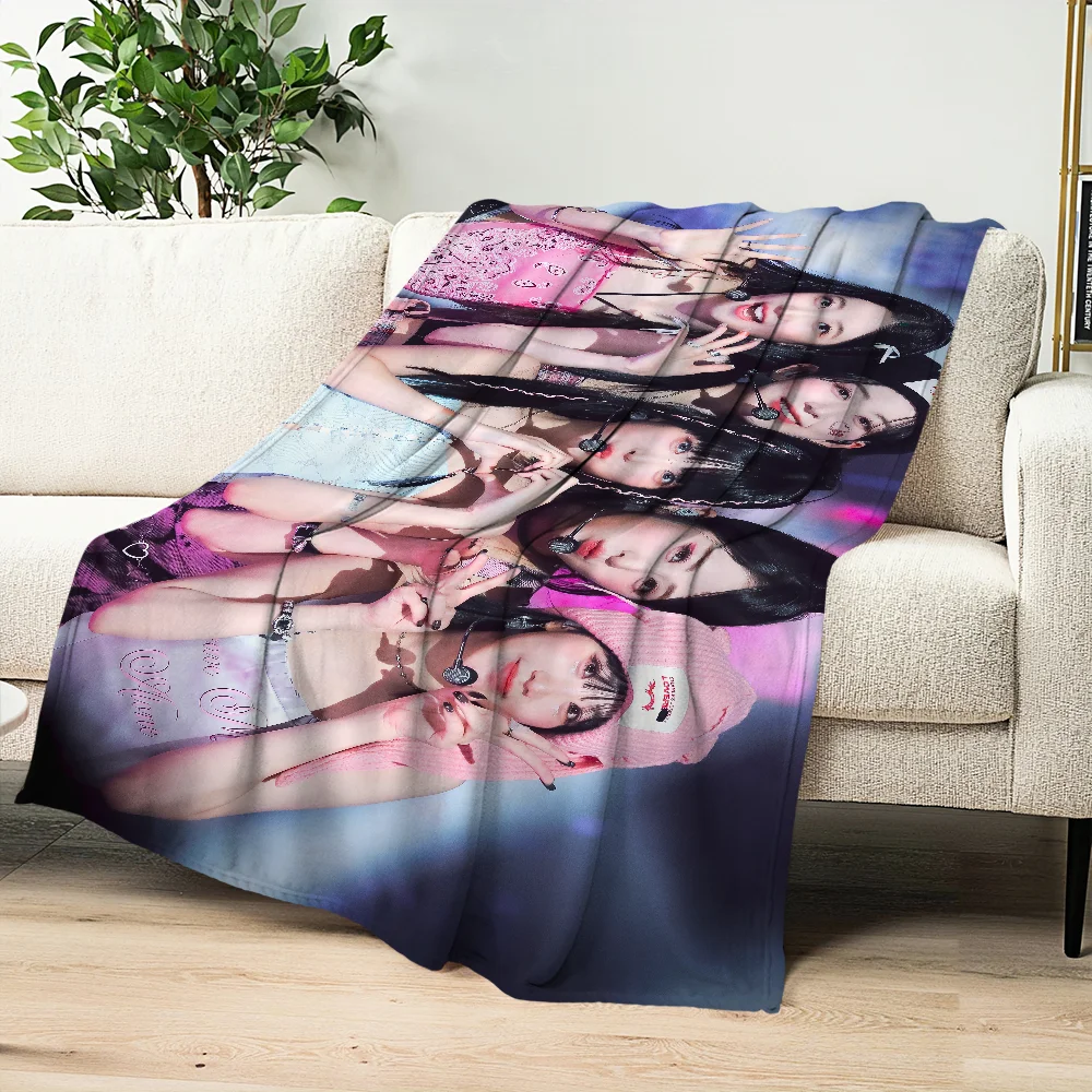 Kpop L-LE S-SSERAFIM Crazy Blanket comfort warm soft plush blanket suitable for sofa living room office bedroom travel and gifts 5