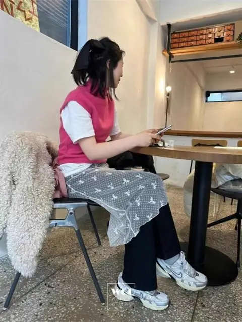 Look Elegante e Romântico com a Saia Vintage Floral da Tonngirls 4 Saia Vintage Floral Tonngirls