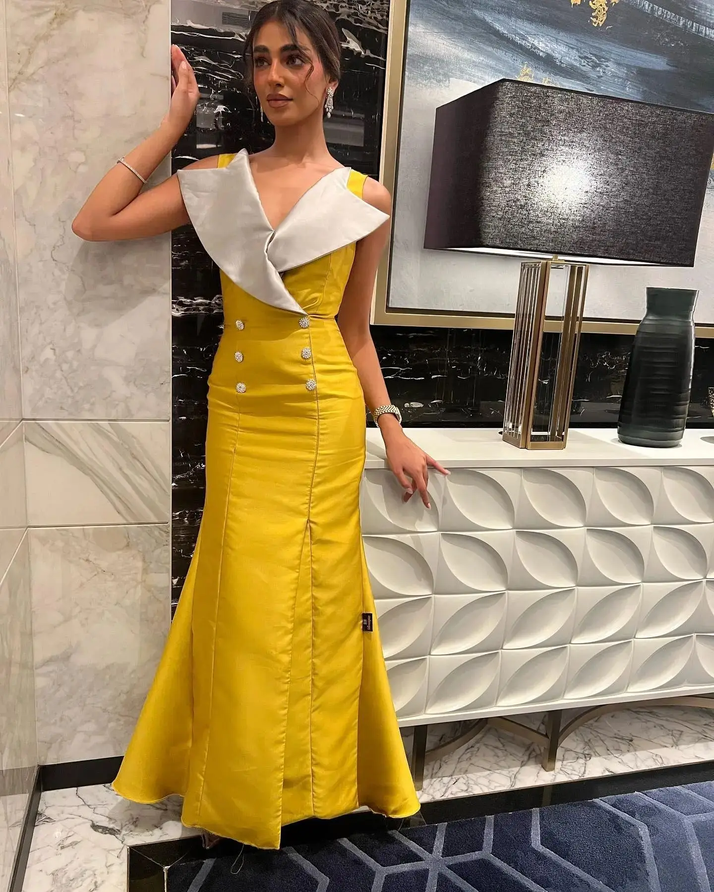 

Lapel Satin Mermaid Prom Dresses Sleeveless Buttons Floor-Length V-Neck Elegant Party Dresses For Arabia Women 2023 Formal Dress