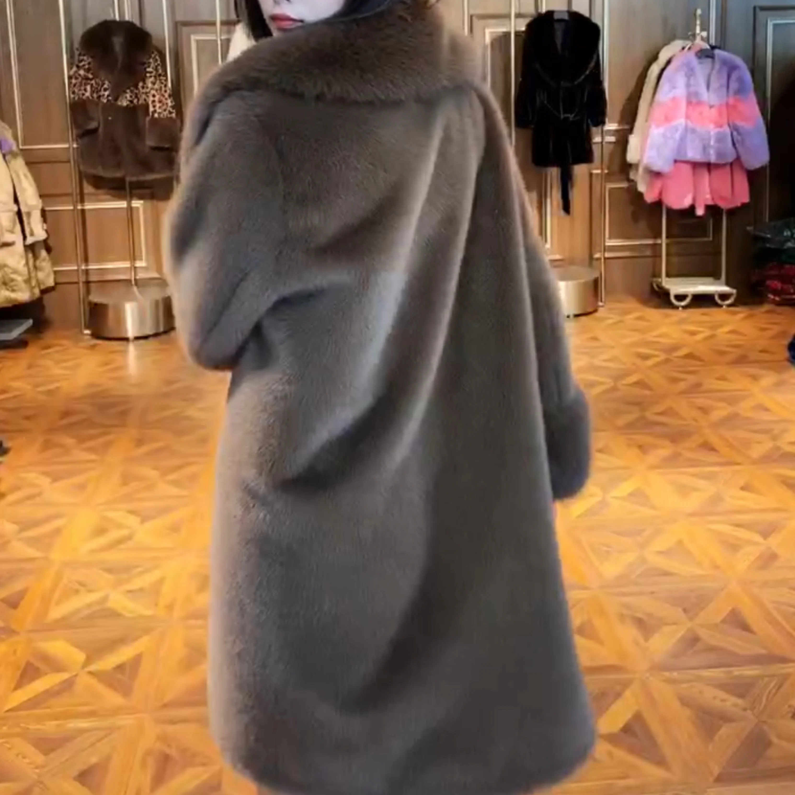 European Fur Long Sleeve Female European Mink Integrated Warm Casual Jacket Winter Fashion Loose Long Sleeves Fur Coats Women