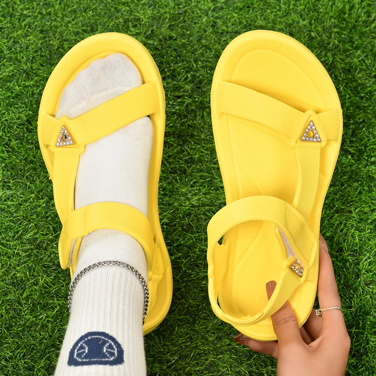 Baby girl flat sandals