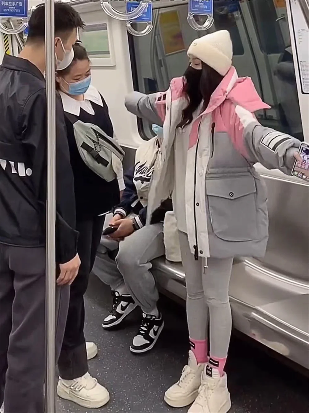 Contrast Colored Hooded Down Jacket for Women's Winter New Mid Length Fashionable Warm Jacket 2023