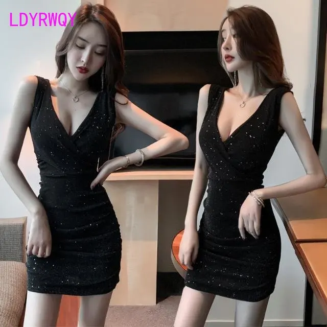 

Night new short skirt Korea bright diamond sexy nightclub dress 2023 summer temperament V-neck bag hip