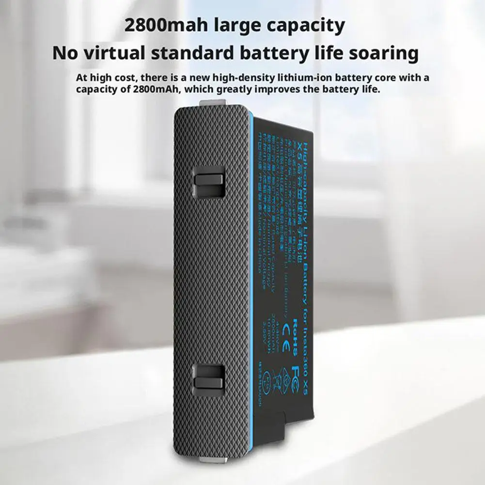 Batterie Insta360 X5 2800mAh à côté de la caméra, solution de rechange pour une utilisation sans interruption