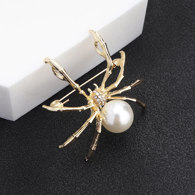 

Fashion New Black Spider Brooch Creative Personality Pearl Multicolor Alloy Brooch Women Pin Jewelry Punk Trend Halloween Gift