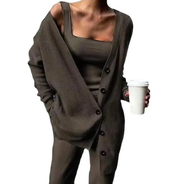 Рисунок 4 - Женский трикотажный комплект из трех предметов