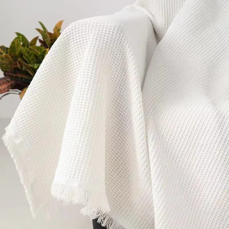 thumbnail image 1 of Funda de sofá de estilo nórdico, color blanco, manta de hilo de algodón multiusos, funda de sofá completa, funda de almohadilla antideslizante para tres personas, 1 of 5