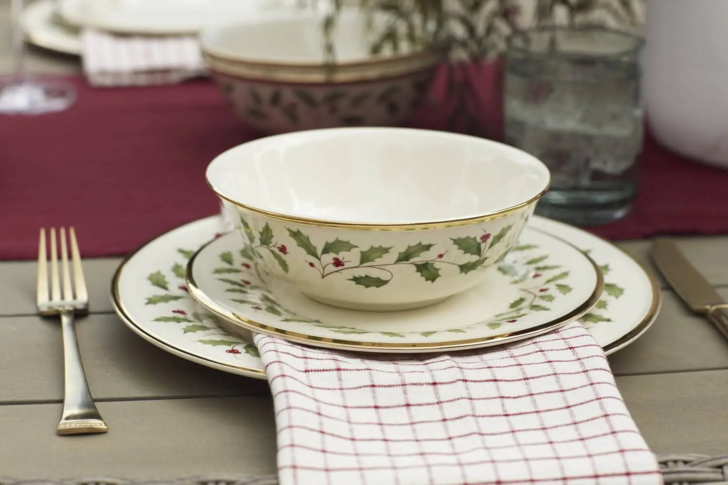 893172 Holiday 12-Piece Plate and Bowl Set, Christmas Dinnerware, Hosting