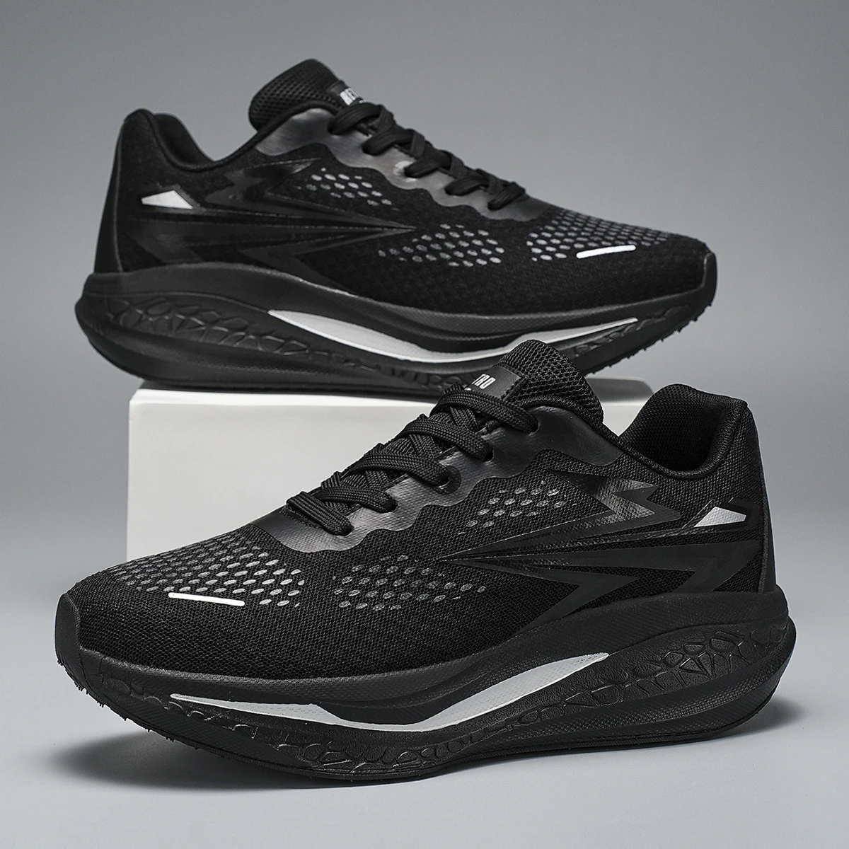 Men's Casual Sneakers, Breathable and Brightly Colored, High-Performance Athletic Shoes, a Must-Have for Fitness Enthusiasts, Suitable for Running, Gym Workouts, and Everyday Commuting