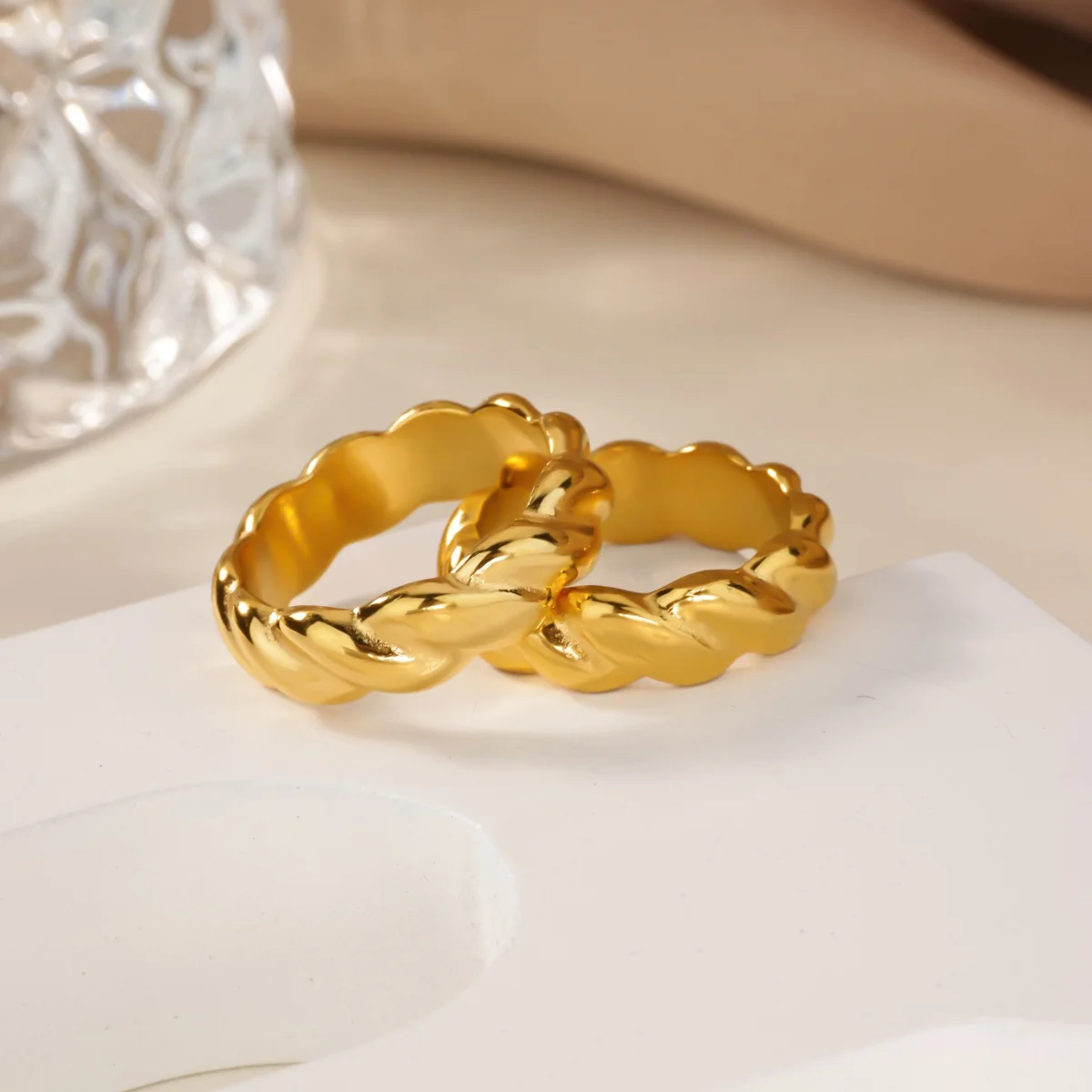Punk Twisted Croissant-Ringe für Damen, 18 Karat vergoldeter Edelstahl, gedrehter Kuppel-Statement-Ring, Hochzeit, Party, Schmuck, Geschenk – Detail 2