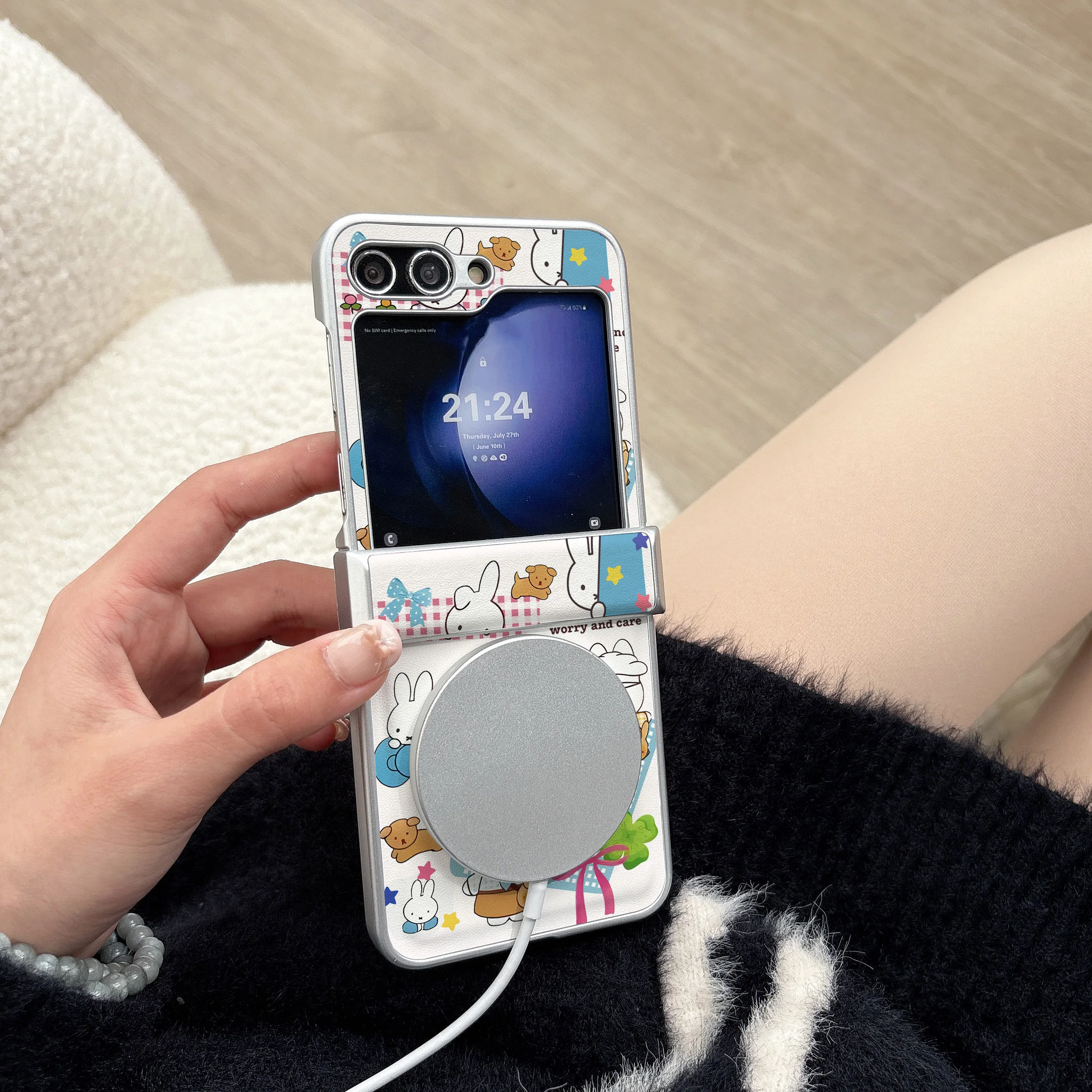 Adorable Kawaii Miffy Bunny Good Luck Print Flip Phone Case - Cute Cartoon Style Shockproof Cover