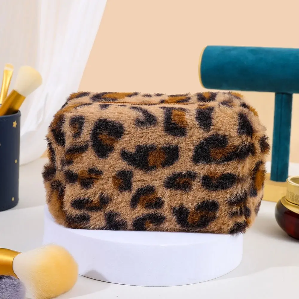 High-quality Plush Makeup Bag Leopard Print Large Capacity Toiletry Bag Portable Zipper Travel Organizer 3