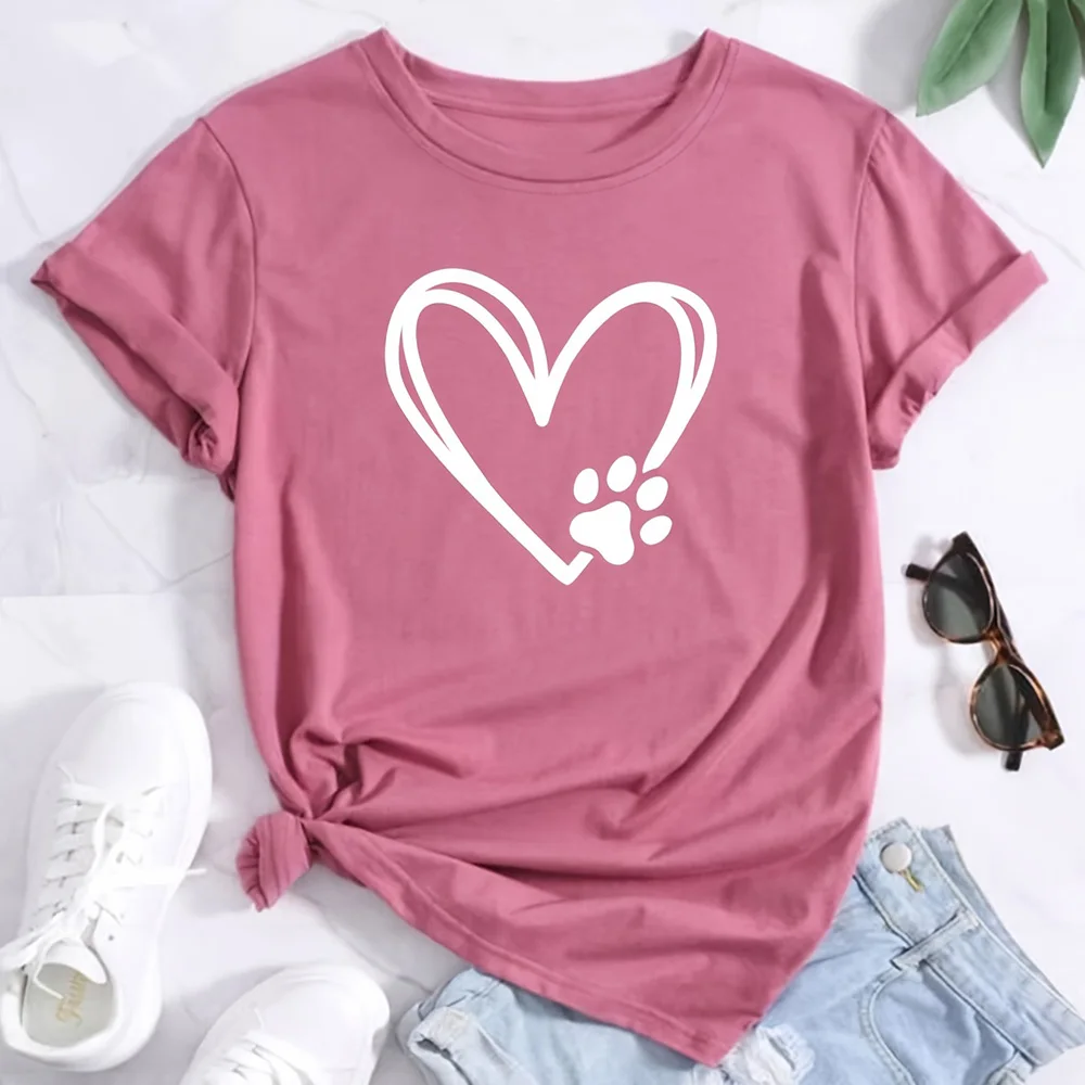 thumbnail image 1 of Camiseta de talla grande para mujer, Top con estampado de huellas de corazón y perro, camiseta informal suave y elástica, ropa de moda urbana 2024, 1 of 4