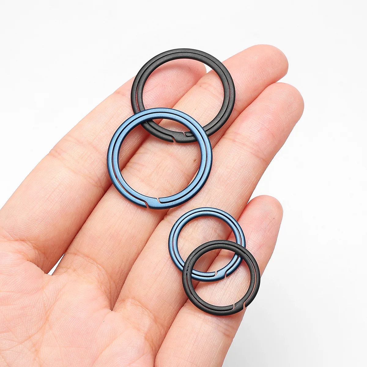 Titanium Super Lightweight Keychain - Sleek and Durable EDC Tool for Car Keys and Accessories
