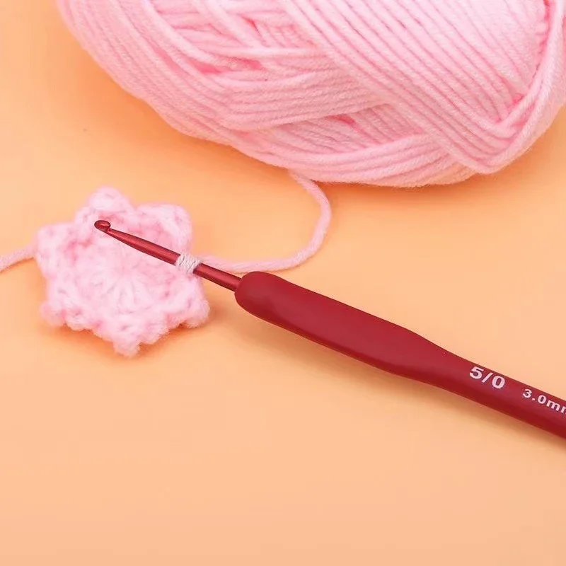 Description Picture 5 of itemSet 2-10 mm Crochet Hooks Frosted Silicone Handle Aluminum Handmade DIY Hook Crochet Sweater Weaving Knitting Sewing Tool