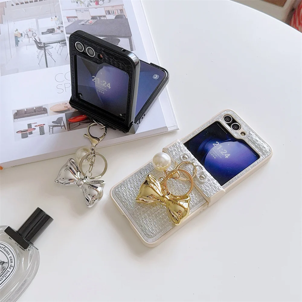 Elegant Silk Thread Texture Leather Phone Case with Gold Bowknot Pendants - Hard Hinge Protector