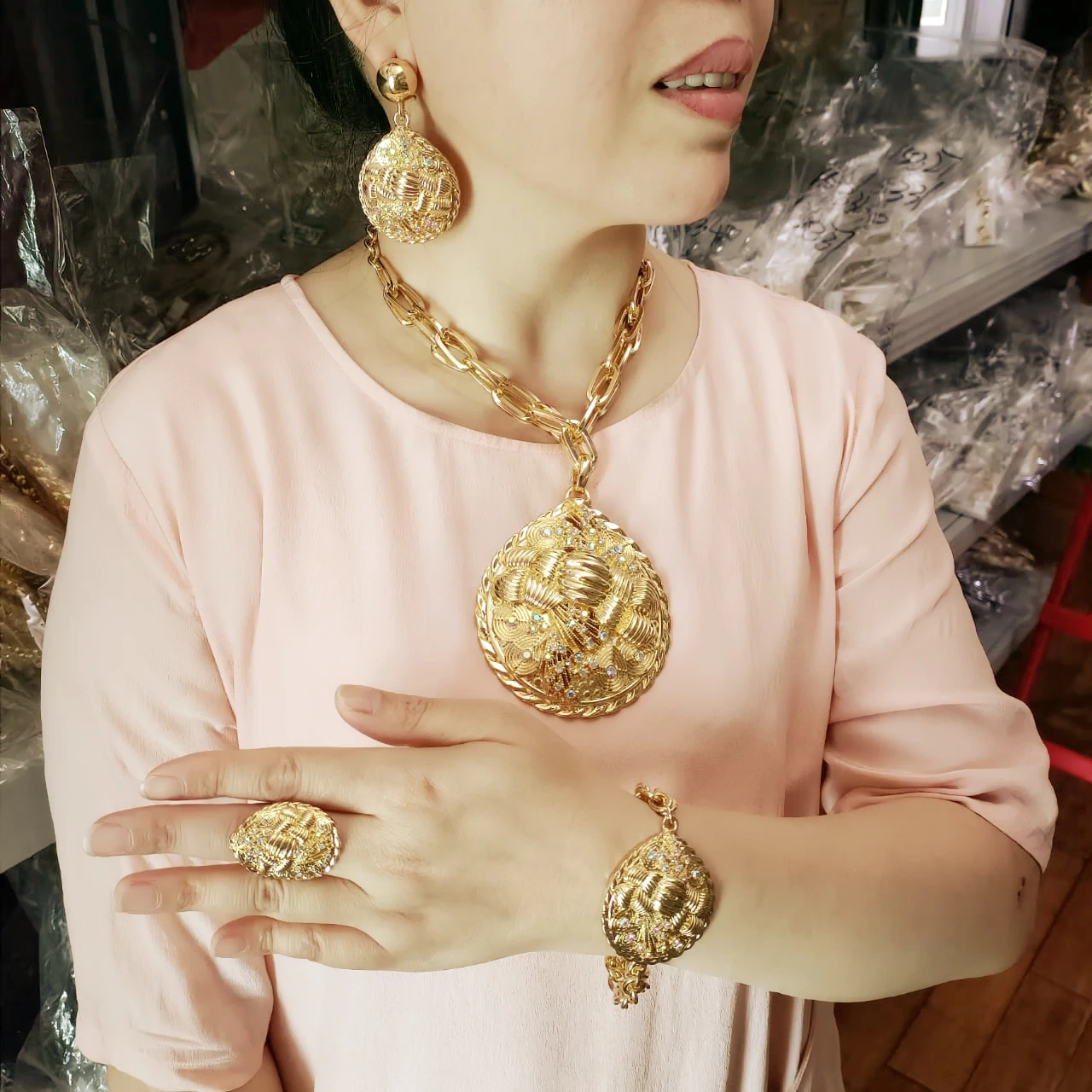 2022 Hot Selling Brazilian Dubai Italian Gold Plated Jewelry Women's Wedding Party Banquet Big Pendant Jewelry Sets FHK13725 2