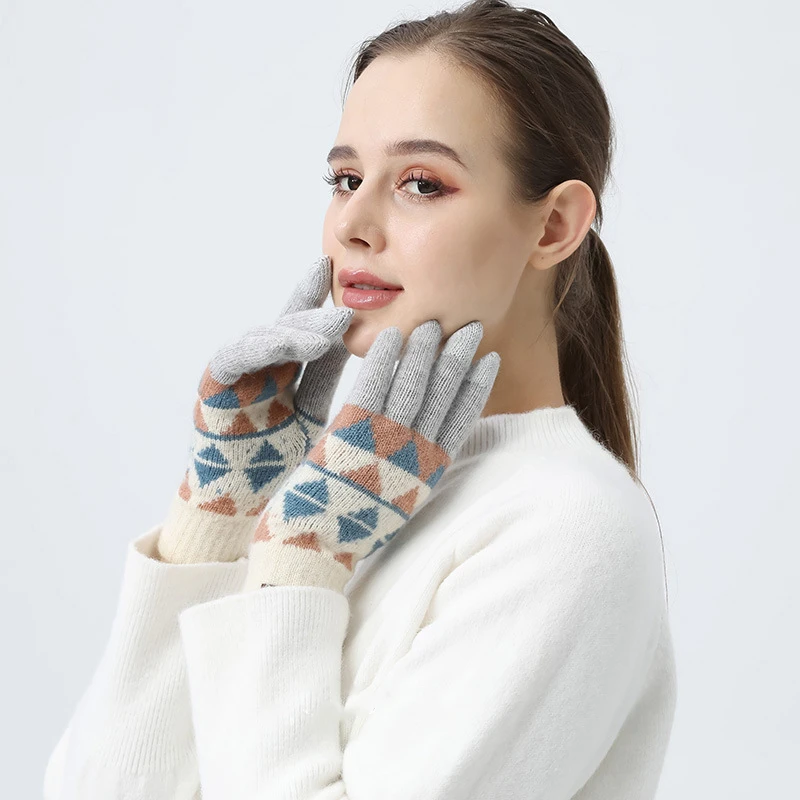 New Fashion Knitted Winter Gloves Women Thicked Touch Screen Warm Cold Glove Autumn Plush Casual Rhombus Pattern Riding Gloves