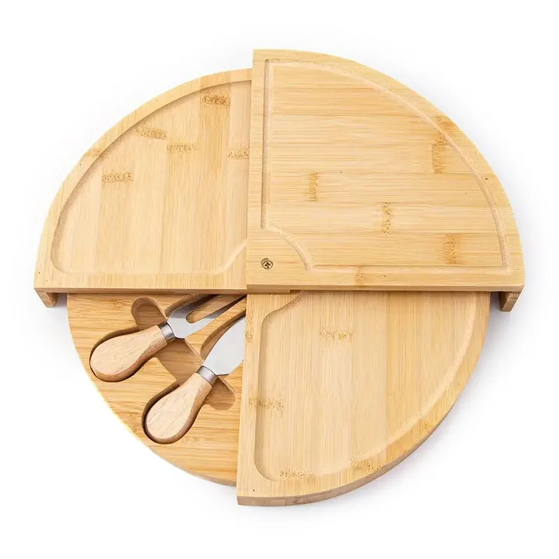 צלחת גבינה מבמבו עם מגירה מחולקת, סכין, מזלג, סכיני אוכל, צלחת חטיף, עוגה, סטייק, צלחת פיצה