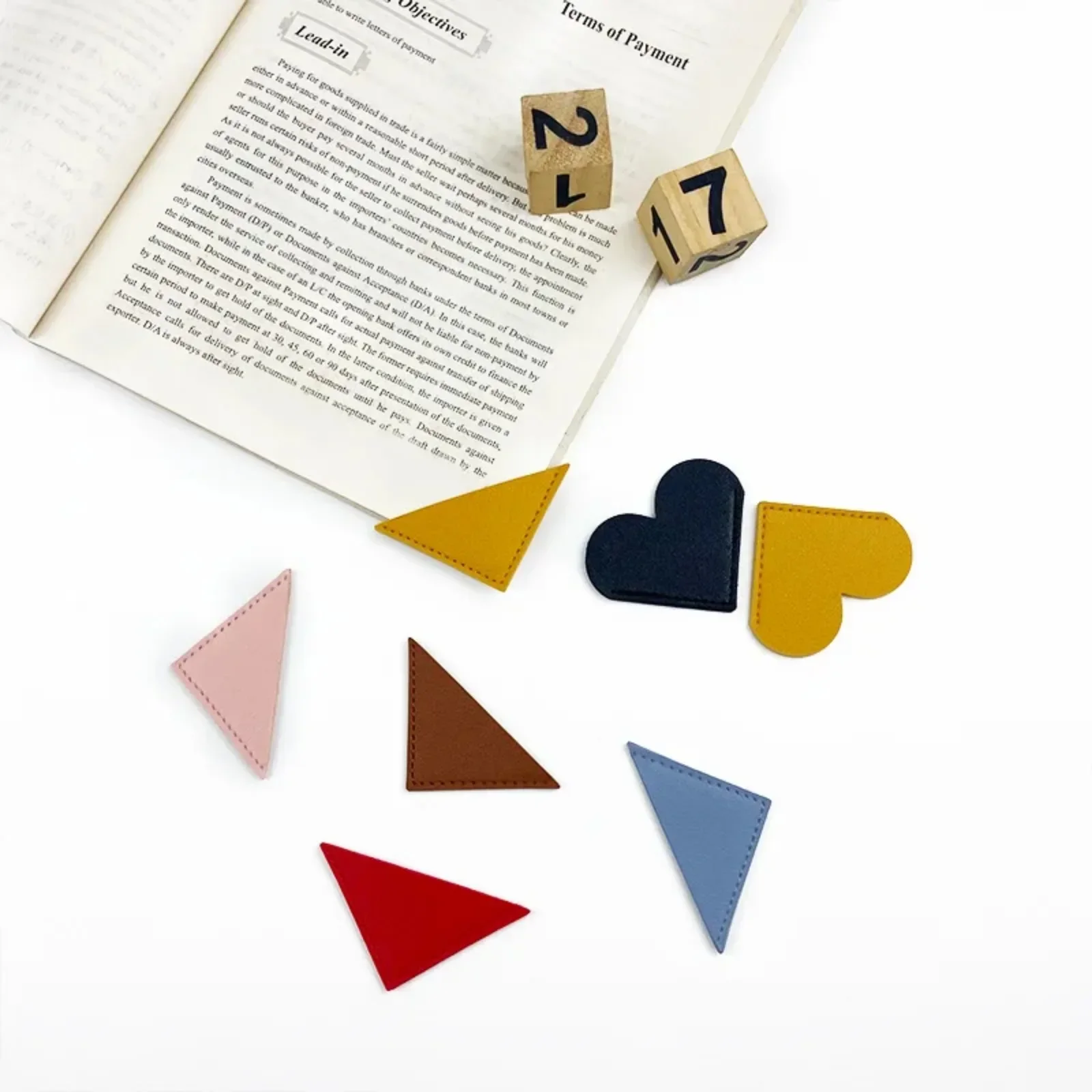 PU Leather Heart Bookmark Mini-portable Page Folder Corner Protective Cover School Supplies