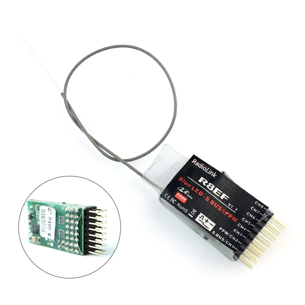 Détail des connecteurs du récepteur Radiolink R8EF 8CH 2.4G FHSS, prêt à être installé dans un drone ou une voiture RC