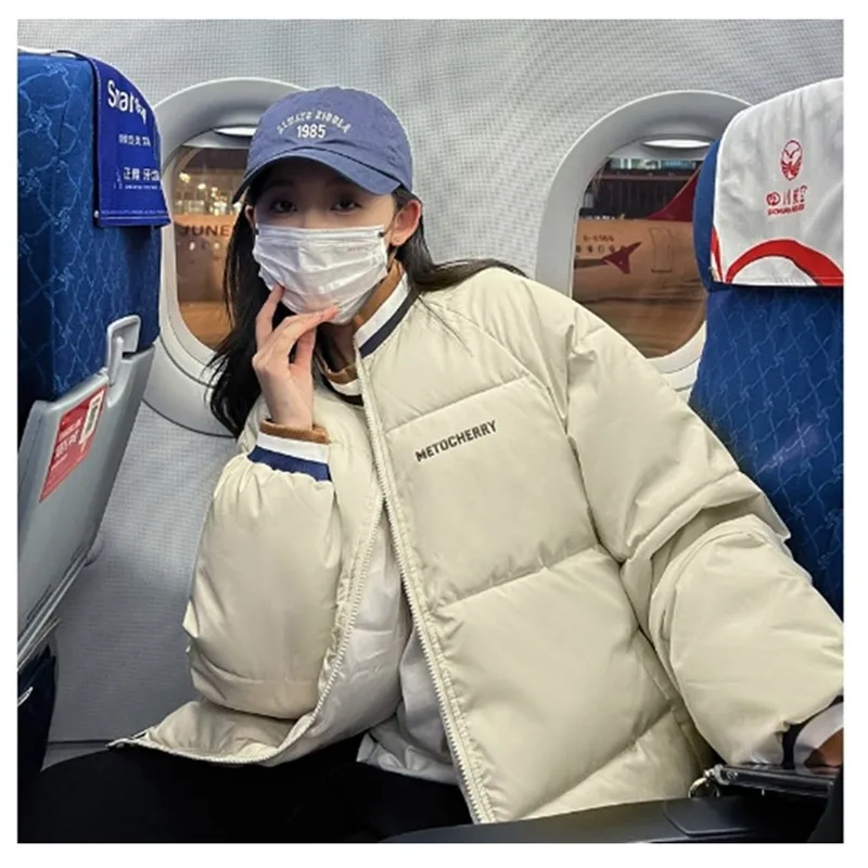 Рисунок 3 - Женское короткое пальто с воротником-стойкой