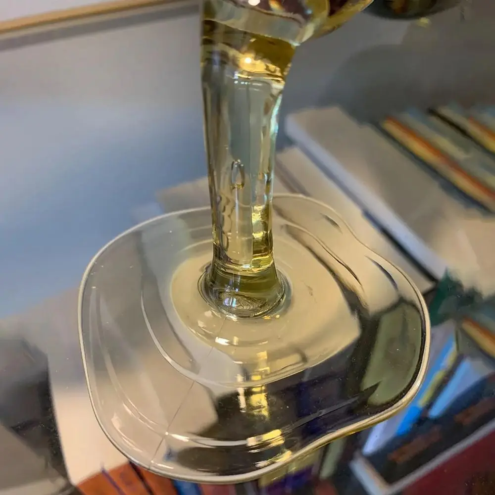 Kitchen Display Your Favorite Wine Spilled Wine Bottle Holder Unique Way ABS Wine Bottle Stand Fun Creative Bottle Rack