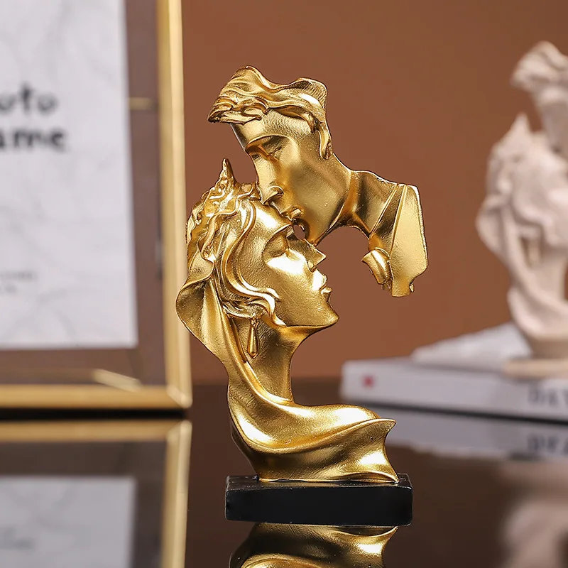 MOONBIFFY Small Resin Lovers Crafts Sculpture Statue Kiss Couple Ornaments Home Wine Cabinet Desk Decoration Car Interior Decor
