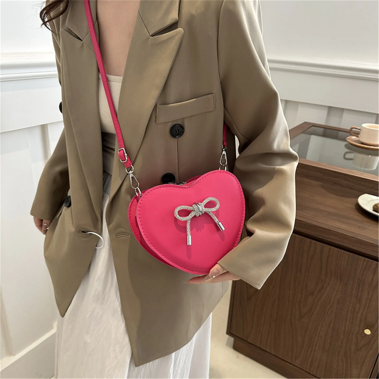 

Модная женская сумка через плечо с бантом и сердцем, однотонная кожаная универсальная сумка через плечо, женская сумка с двойной молнией, модный кошелек для телефона