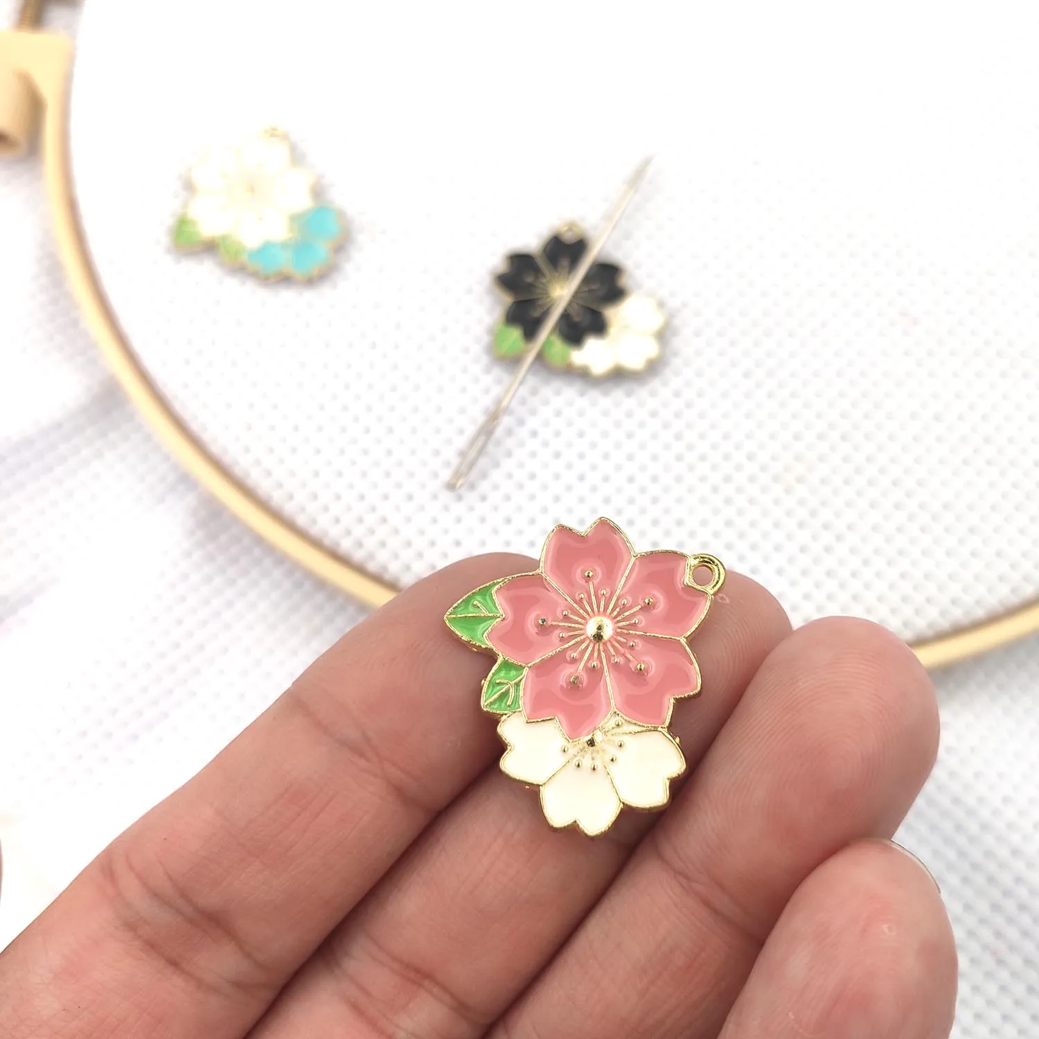 Needle Minder Magnets Flowers Needle Holder for Sewing Embroidery