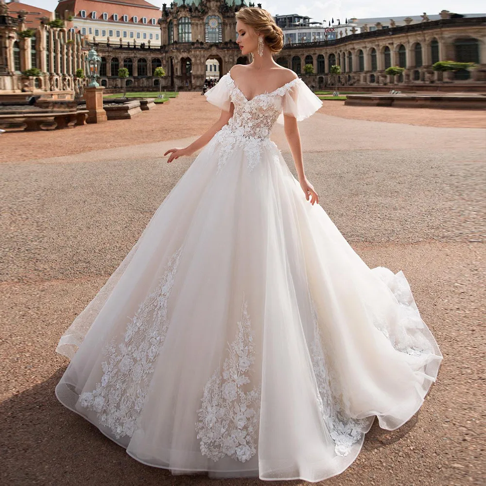 

2023 V Neck A Line Lace Wedding Dresses Applique Off Shoulder Backless Flower Bride Dresses Long Train Bridal Gown Plus Size