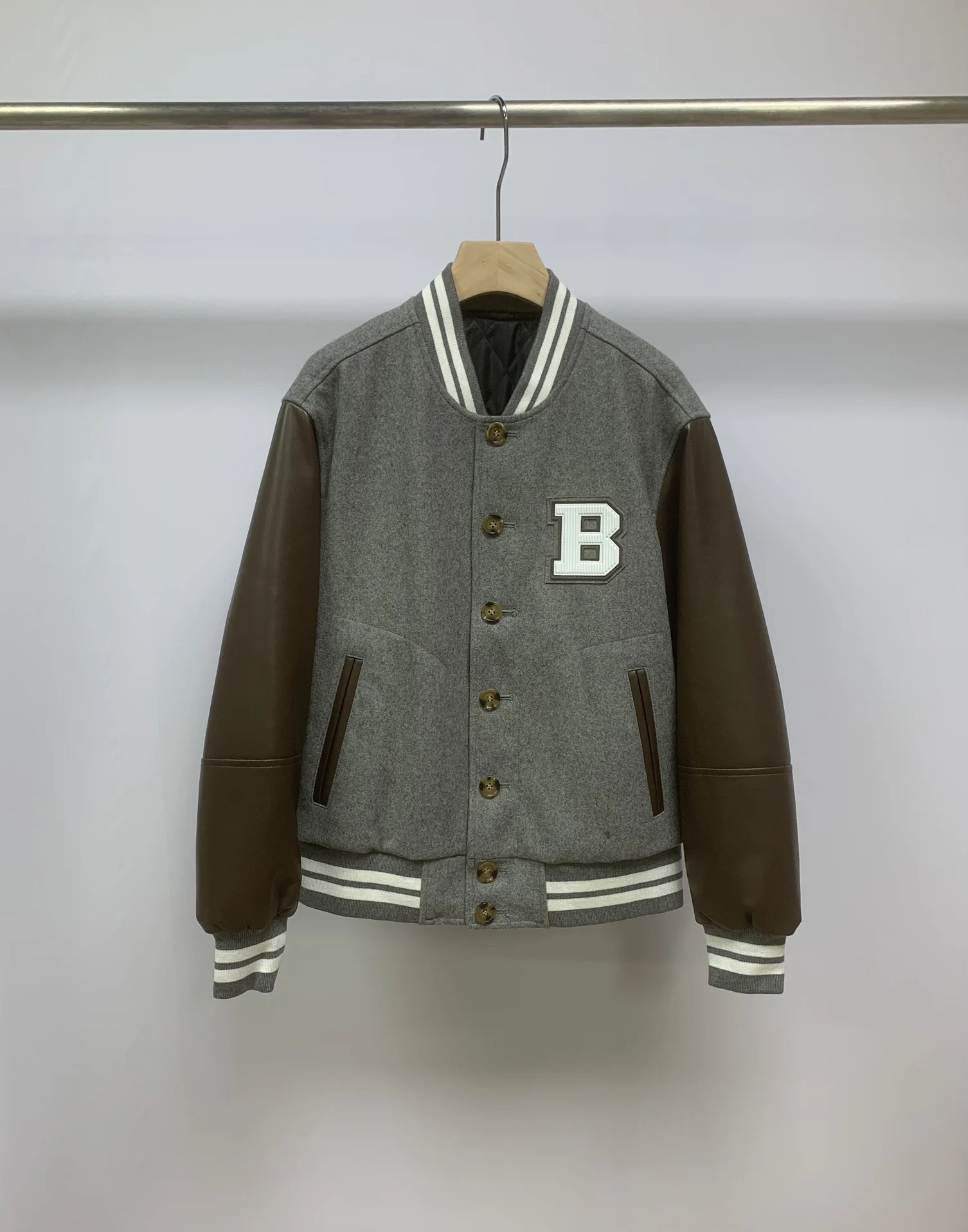 

Men's American Casual Leather Patchwork Design Silhouette Loose Clip Cotton Baseball Jersey Type Jacket