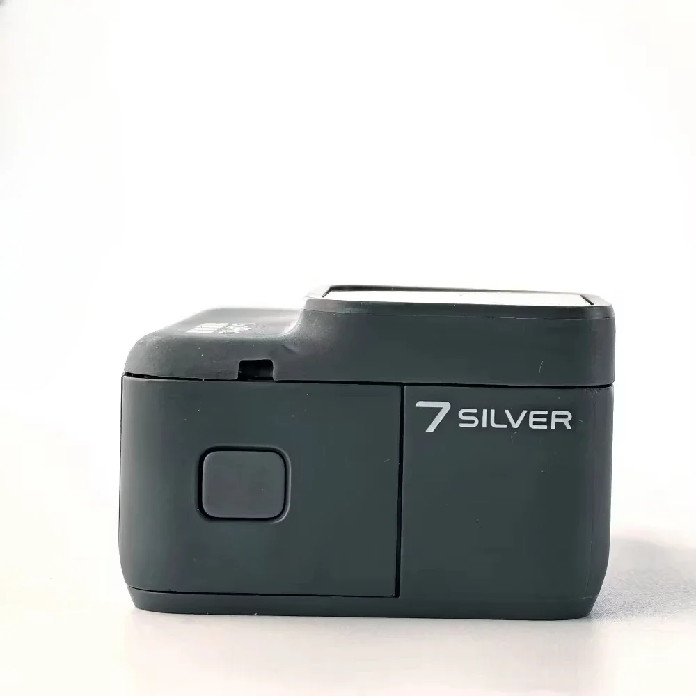 Caméra GoPro Hero 7 Silver d'occasion en main, stabilisation électronique pour vidéos fluides