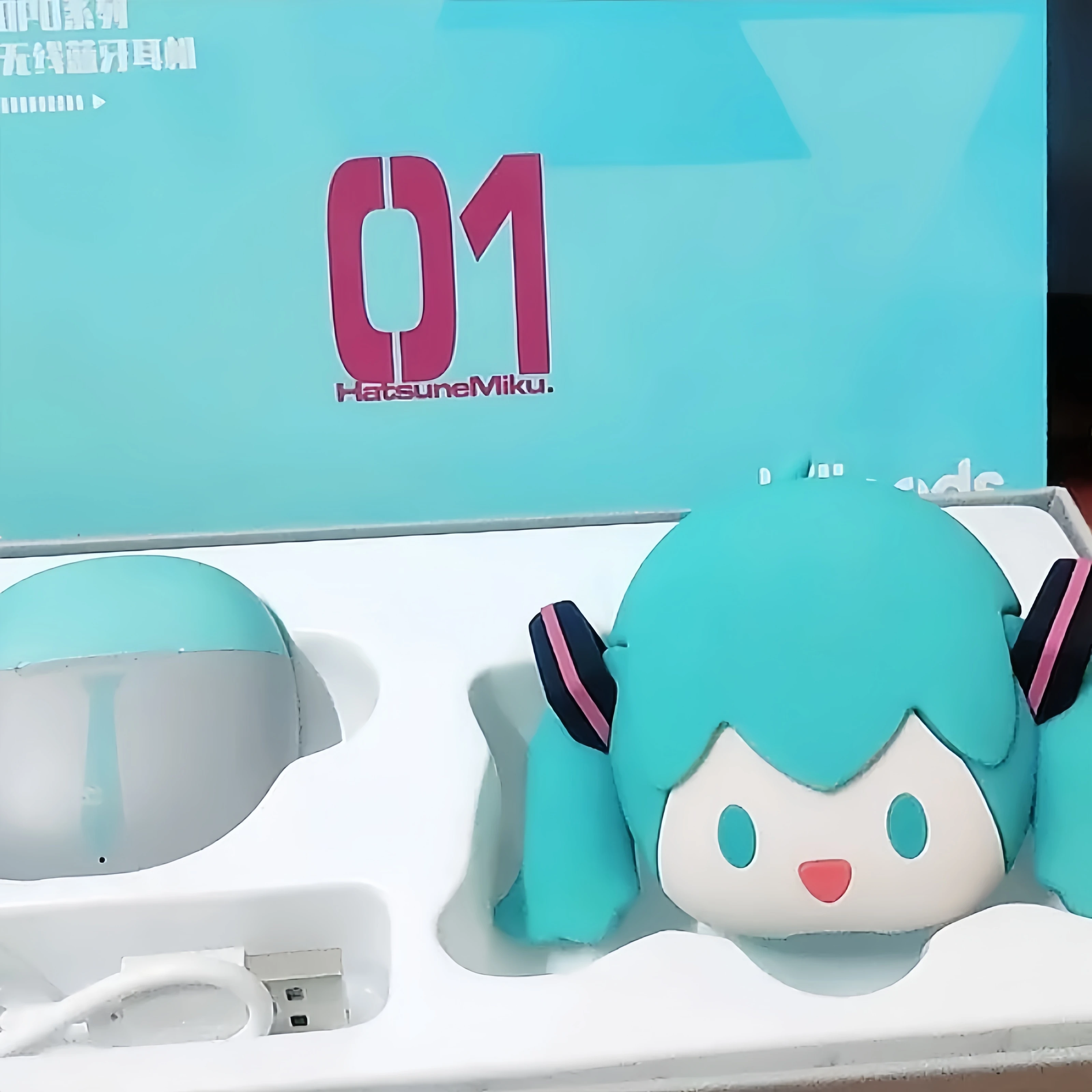 女の子のためのワイヤレスbluetoothヘッドセット初音ミクかわいいシリコン保護カバーセミインイヤーアニメの漫画誕生日プレゼント新しい