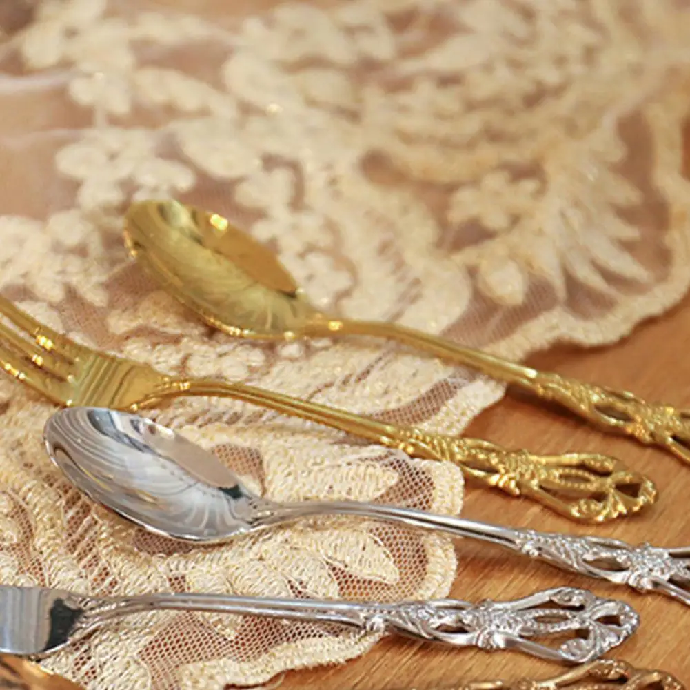 1 Pc European Royal Dessert Spoon Retro Hollow Cake Fruit Fork Embossed Craft Spoon Golden European Stainless Steel Coffee