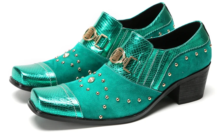 Herrenschuhe aus echtem Rindsleder, quadratische Zehenpartie, dicker Absatz, mit Nieten verziert, individuell gestaltbar, luxuriöses Schuhwerk für festliche Anlässe. – Detail 1
