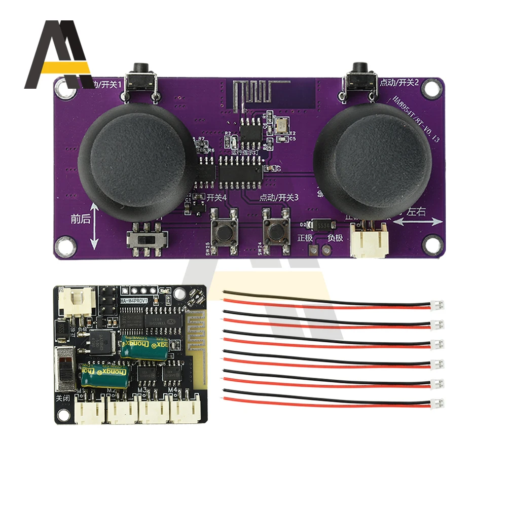 Mains tenant la manette du kit télécommande 8 canaux 2.4GHz pour voiture RC DIY en action
