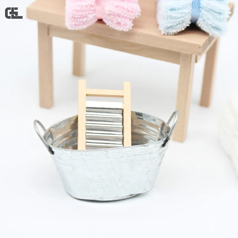 1:12 Dollhouse Miniature Washboard Secchio Di Ferro Bagno Modello Decor Toy Doll House Accessori