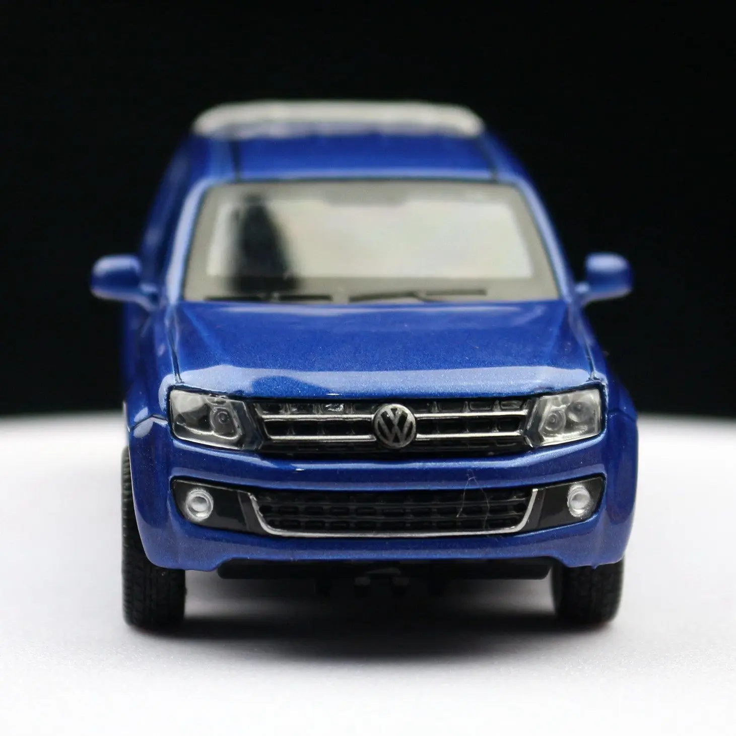 1/46 Volkswagen Amarok Pickup Truck Toy Car Model for Children Diecast Metal Off Road Miniature Pull Back Collection Gift 5